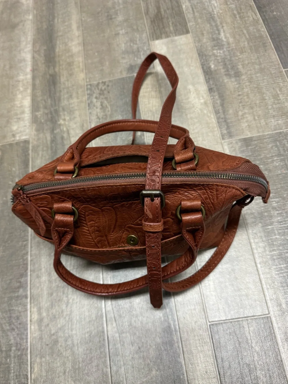 American Leather Co. compact embossed